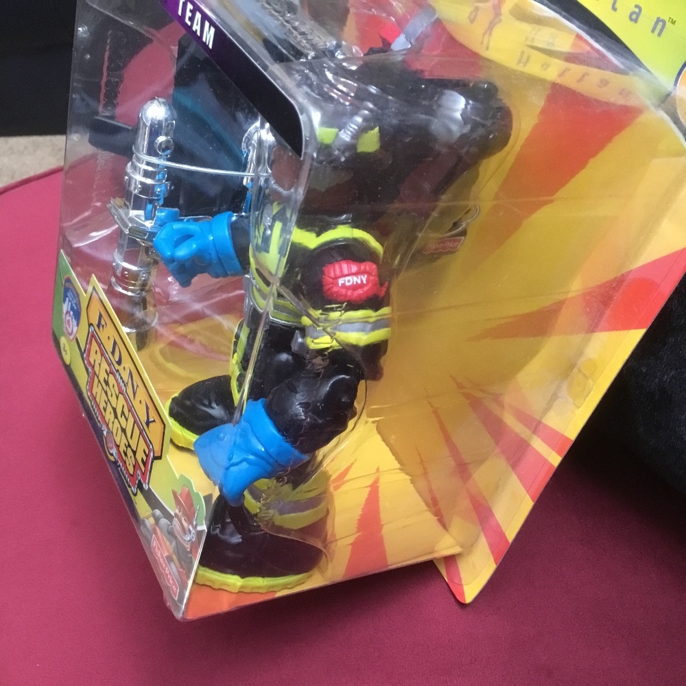 F.D.N.Y RESCUE HEROES Manny Hattan (Fire Department City of New York) Brown Face - Picture 4 of 14